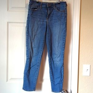 Universal Thread High-Rise skinny jeans size 6
